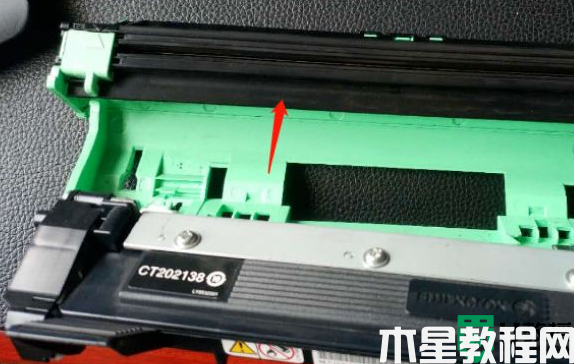 打印出來的紙上有黑條是什么原因_打印機打出來的紙是黑的如何解決